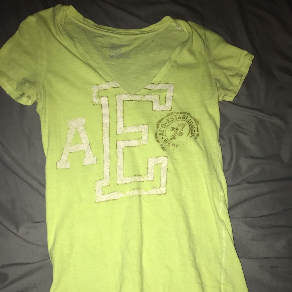 Women’s Small V Neck